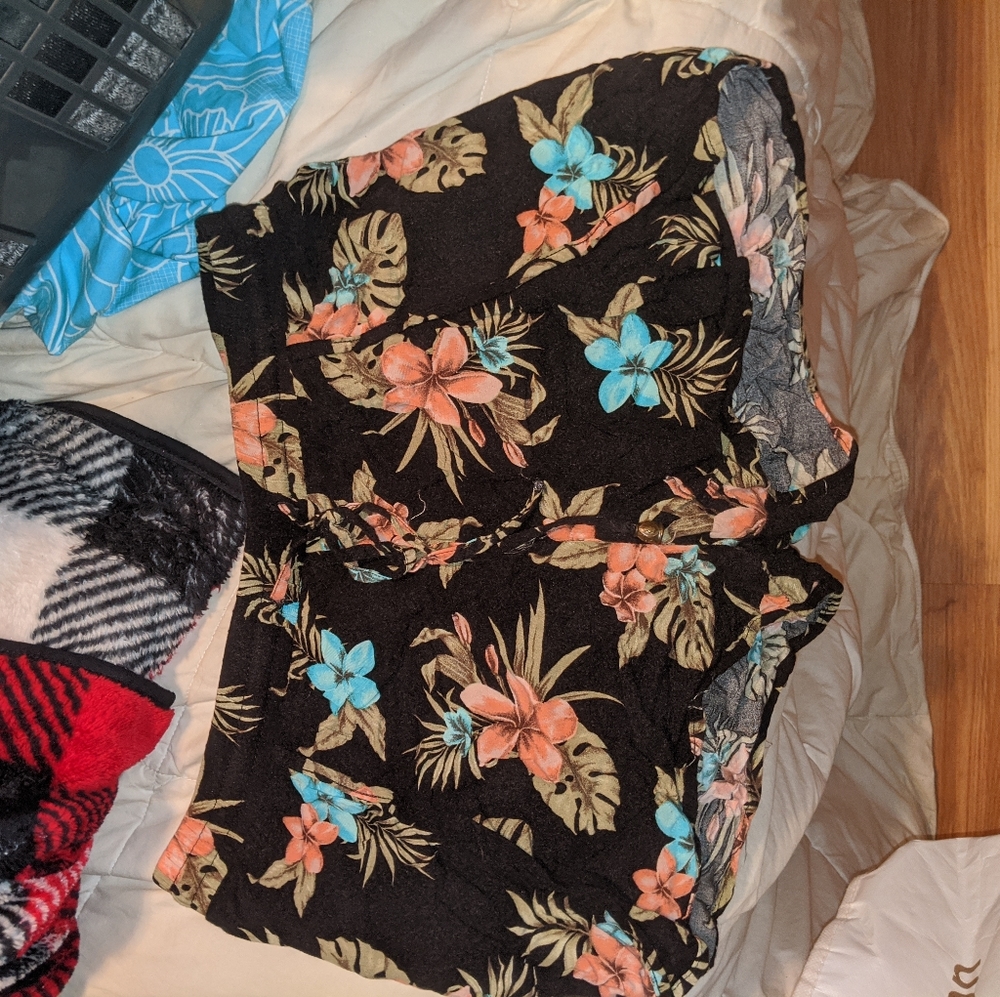 Flower pattern shorts